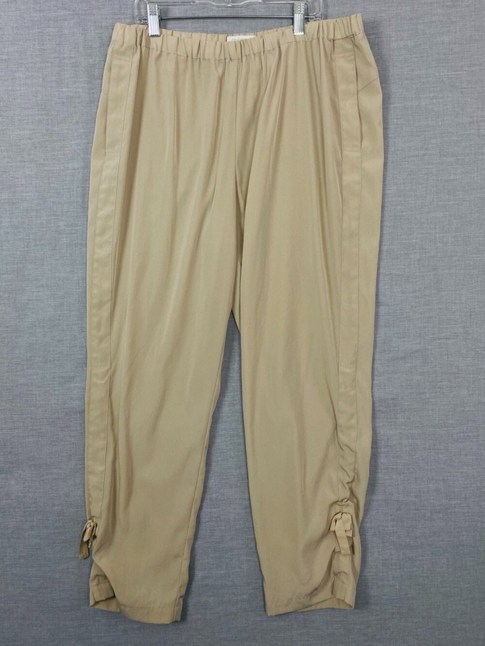 Chico's Satin Pants Elastic Waist High Rise Size 1.5 / Medium Beige Lightweight